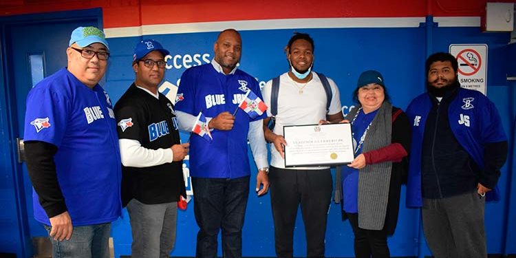 Consulado dominicano en Toronto reconoce a los jugadores Vladimir Guerrero jr y Teoscar Hernández