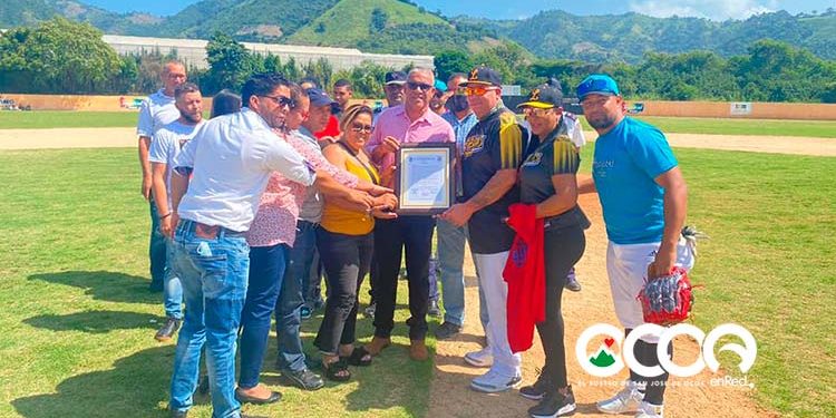 Sabana Larga declara como “huésped distinguido” a lanzador Bartolo Colón