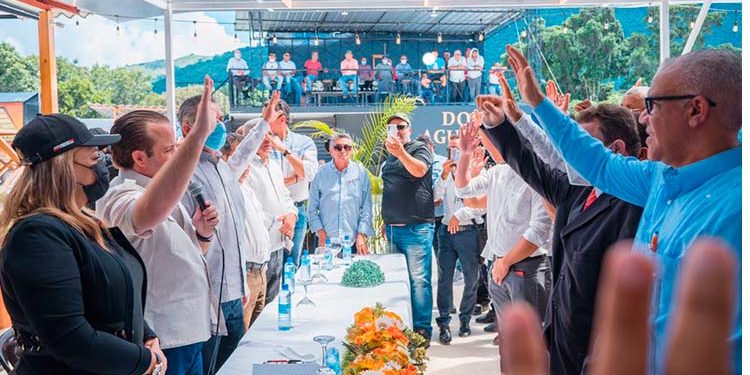 Presidente del PRM juramenta alcalde de Sabana Larga y mayoría estructura del PLD