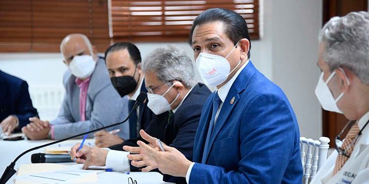 MSP, sociedades médicas y CDM acuerdan vacunar a niños mayores de 5 años contra COVID-19