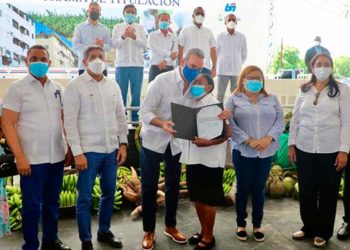 Presidente Abinader entrega 650 títulos de Propiedad en Azua