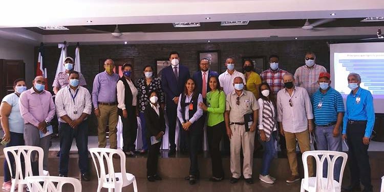 MAP imparte taller en Ocoa de monitoreo de la calidad de los Servicios públicos