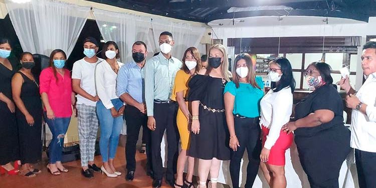 PRM se sigue fortaleciendo en Ocoa; 11 médicos y cinco enfermeras se juramentan