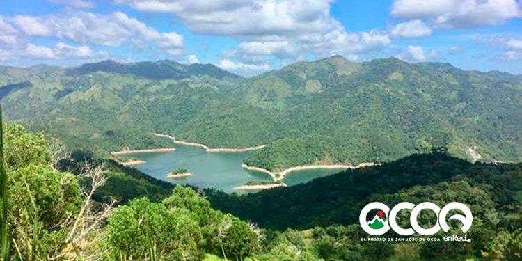 Un muerto y cuatro heridos tras vuelco de camión próximo Presa Jigüey