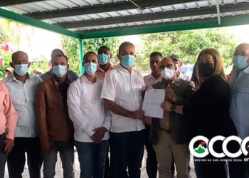 Gobierno entrega 10 millones de pesos para adquisición de camiones y minibús a Rancho Arriba