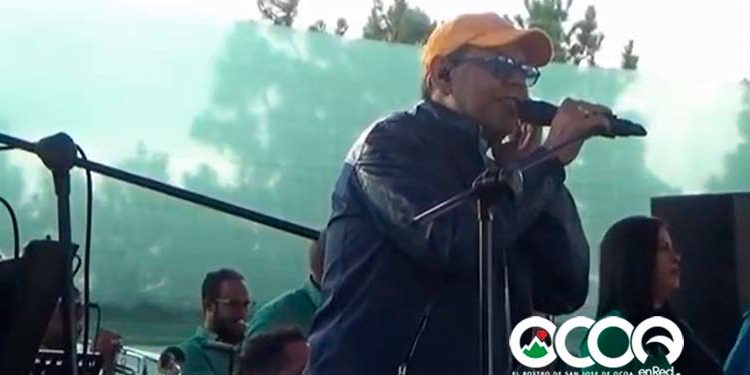 Fernando Villalona anuncia tiene covid-19; amenizó fiesta en Ocoa