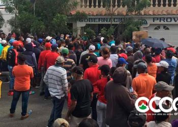 VIDEO:  Comunitarios del Naranjal realizan multitudinaria marcha para exigir carreteras asfaltadas