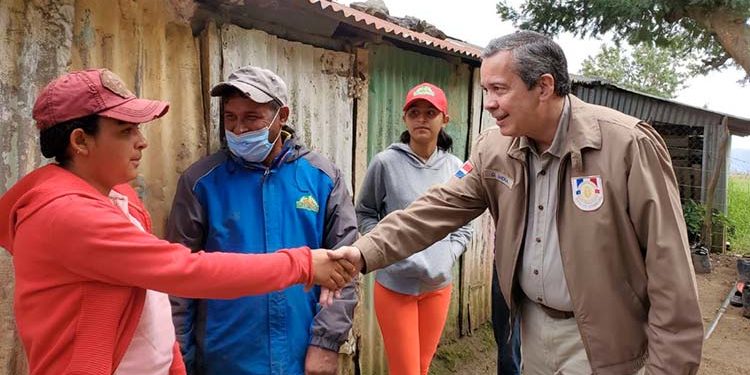 Ministro de Medio Ambiente visita campesinos de Valle Nuevo-Ocoa; promete transformar sus vidas