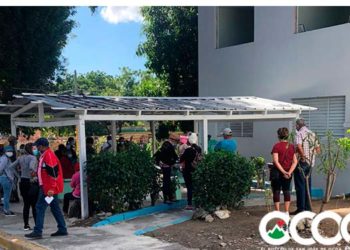 Decenas de personas acuden al hospital San José a realizarse pruebas Covid-19