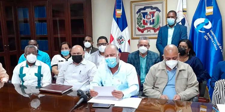 Unos 10 mil maestros están contagiados; ADP reitera llamado a maestros no acudir a escuelas