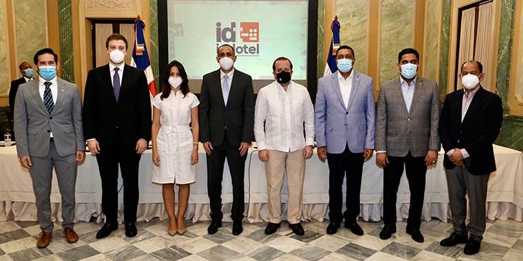 Anuncian proyecto para dotar de internet a 26 municipios del país; incluye Rancho Arriba