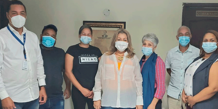 Representantes de Mipymes y Senasa se reúnen con gobernadora