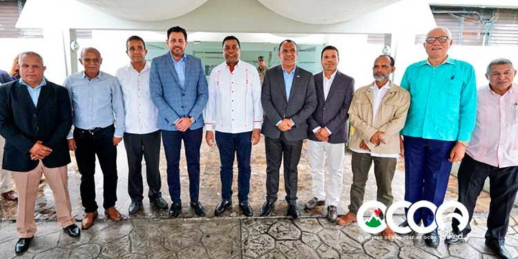 Alcaldías y distritos municipales en Ocoa reciben camiones por valor de RD$20 millones