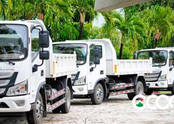 Alcaldías y distritos municipales en Ocoa reciben camiones por valor de RD$20 millones