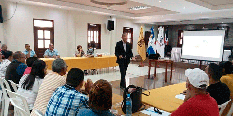 Empleados JCE Ocoa reciben capacitación en curso “Inteligencia Emocional”