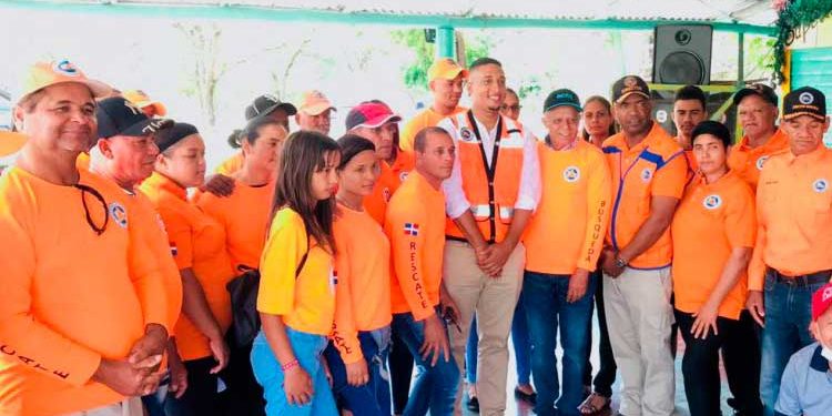 Defensa Civil juramenta nuevos voluntarios en Palo de Caja