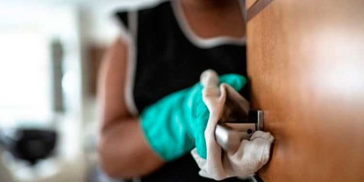 Formalizan empleados domésticos, no podrán trabajar más de ocho horas y cobrarán sueldo mínimo