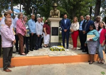 Remozan plazoleta en honor al botánico sueco Erik Leonard Ekman