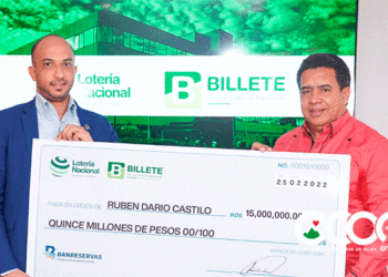 Rubén Castillo nuevo millonario; Lotería entrega 15 millones del sorteo de Billetes