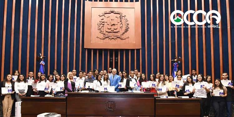 Estudiantes ocoeños vivieron la experiencia de ser senadores por un día