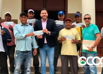 Alcaldía de Ocoa entrega RD$ 1,050,000.00 pesos  construcción aceras y contenes para varios sectores