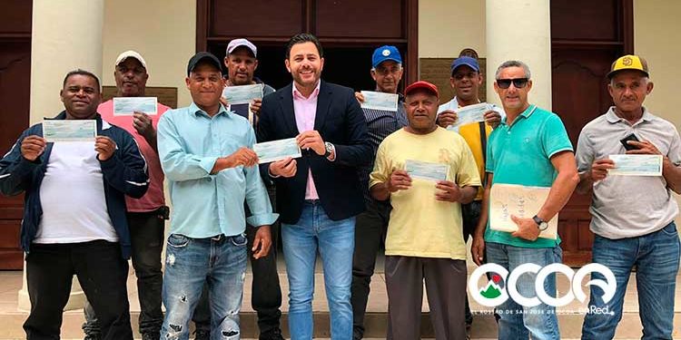 Alcaldía de Ocoa entrega RD$ 1,050,000.00 pesos  construcción aceras y contenes para varios sectores