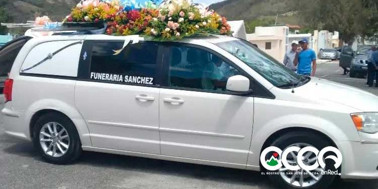 Sepultan restos de destacada educadora María Beredigna Arias