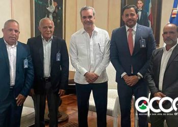 Presidente Abinader se reúne con directores de distritos y alcalde, promete obras y minibús