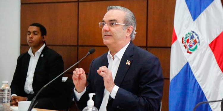 Abinader anuncia aumento salarial de un 24% para el sector construcción