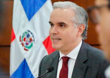 Abinader anuncia aumento salarial de un 24% para el sector construcción