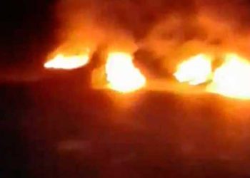 Queman neumáticos contra apagones de EdeSur en puente Ocoa-Sabana Larga