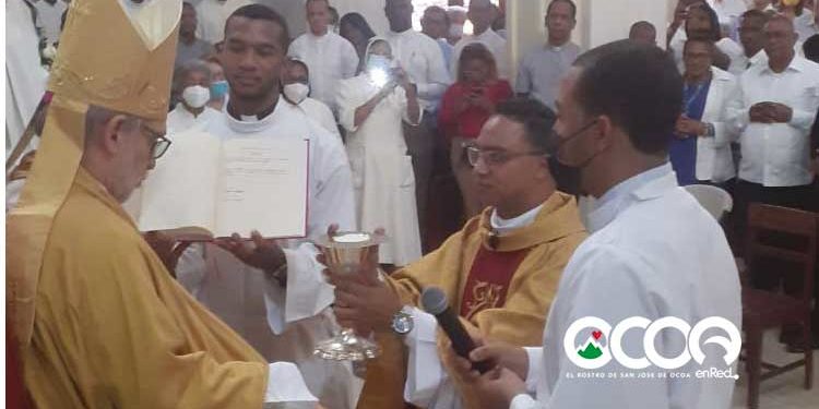 Ocoeño Jorge Luis Mateo es ordenado como sacerdote