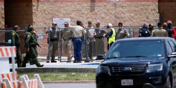 Mueren 18 niños y 3 adultos en  tiroteo en escuela en Texas
