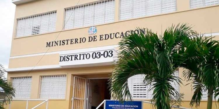 Técnicos docentes se quedan fuera del aumento salarial de educación