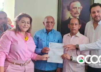 Gobierno entrega 14 millones de pesos para autobuses de Naranjal y Parra; Los Martínez un camión