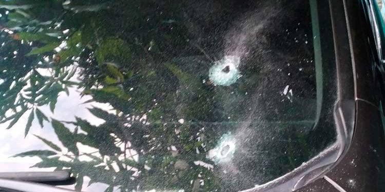 Tirotean vehículo fiscal del municipio Rancho Arriba