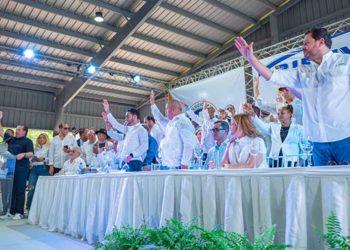 PRM juramenta alcaldes de Ocoa, Nizao y Naranjal; y decenas de dirigentes