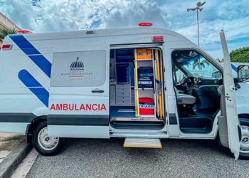 Gobierno entrega 30 ambulancias para los hospitales, incluyen a Ocoa