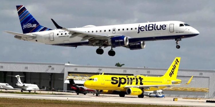 JetBlue adquiere aerolínea Spirit por US$3,800 millones