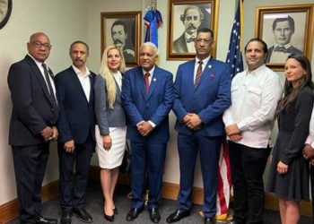 Enrique García asume como nuevo cónsul general de Boston