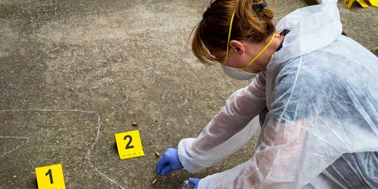 Hombre dispara a una mujer en Houston pero la bala rebota y lo mata