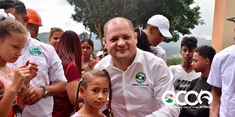 Presidente Fundación Somos de Ocoa entrega cientos de útiles escolares