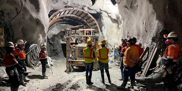 Túnel construido para rescatar a los mineros avanza un 80%