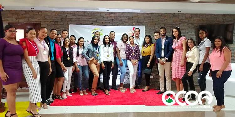 ASEUNO reconoce a 31 jóvenes en la «Primera Premiación a la Excelencia  Universitaria Ocoeña»