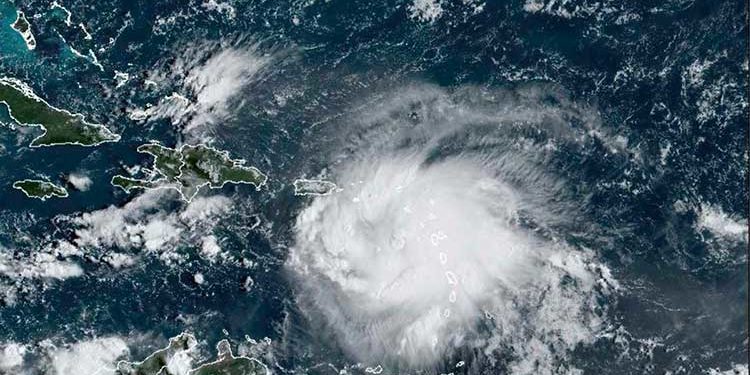 Fiona se convierte en huracán; Ocoa en alerta amarilla