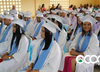 Liceo Ángel Emilio Casado realiza graduación de su promoción de bachilleres 2021-2022