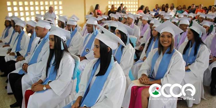 Liceo Ángel Emilio Casado realiza graduación de su promoción de bachilleres 2021-2022