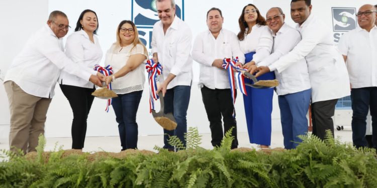 Presidente Abinader deja iniciada construcción de Hospital Traumatológico, en Azua