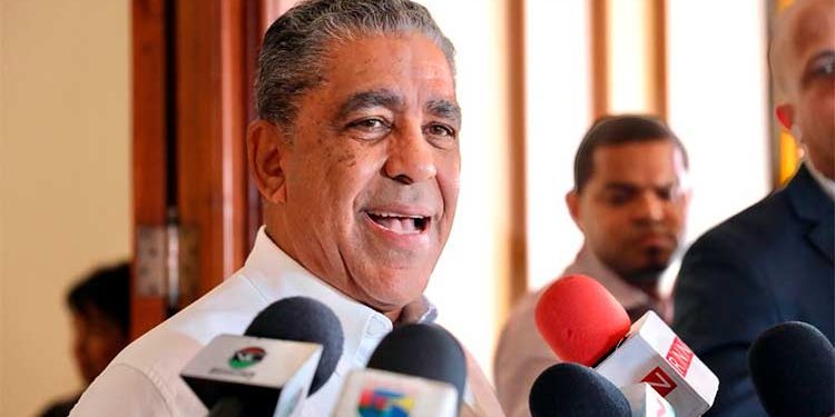 Congresista norteamericano Adriano Espaillat solicita retirar alerta emitida por la Embajada de EE. UU. en RD