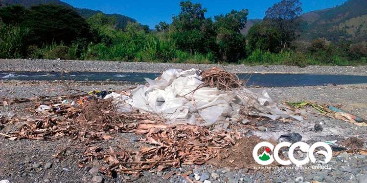 Denuncian vertederos improvisados en rio Nizao